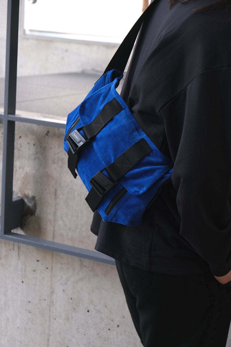 AMIACALVA | CORDUROY MESSENGER BAG(S) / BLUE コーデュロイ