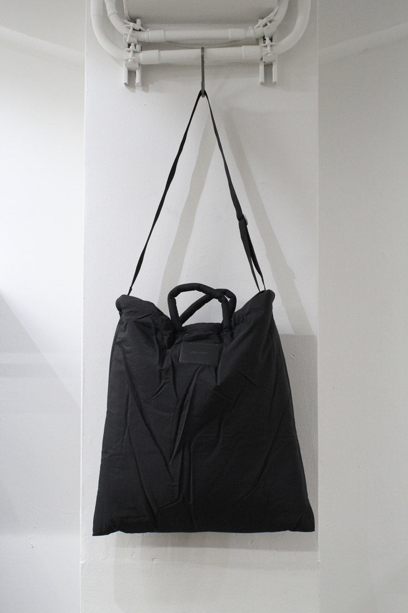 our legacy big pillow tote 22awコンパクトに畳んで発送します
