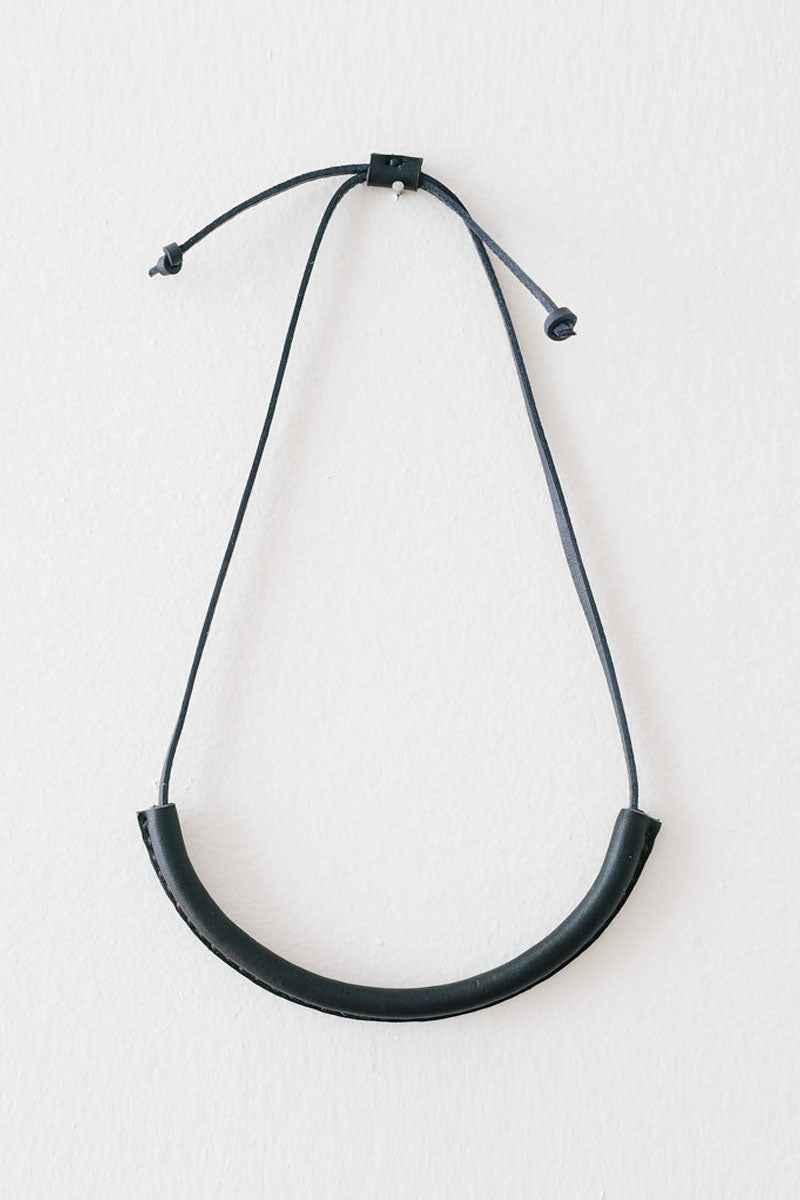 CIRCUIT LEATHER NECKLACE / BLACK