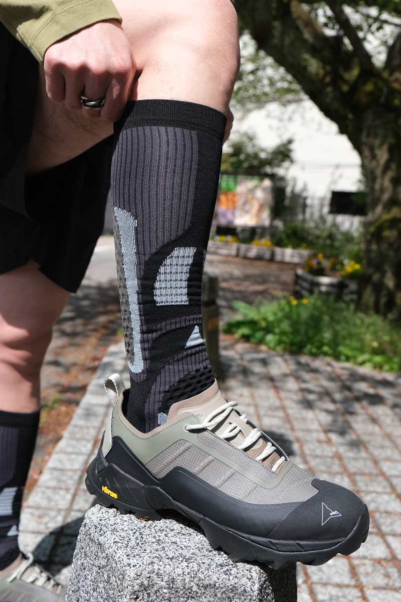 ROA | BONES LONG SOCKS / DARK GREY グラフィック ハイソックス