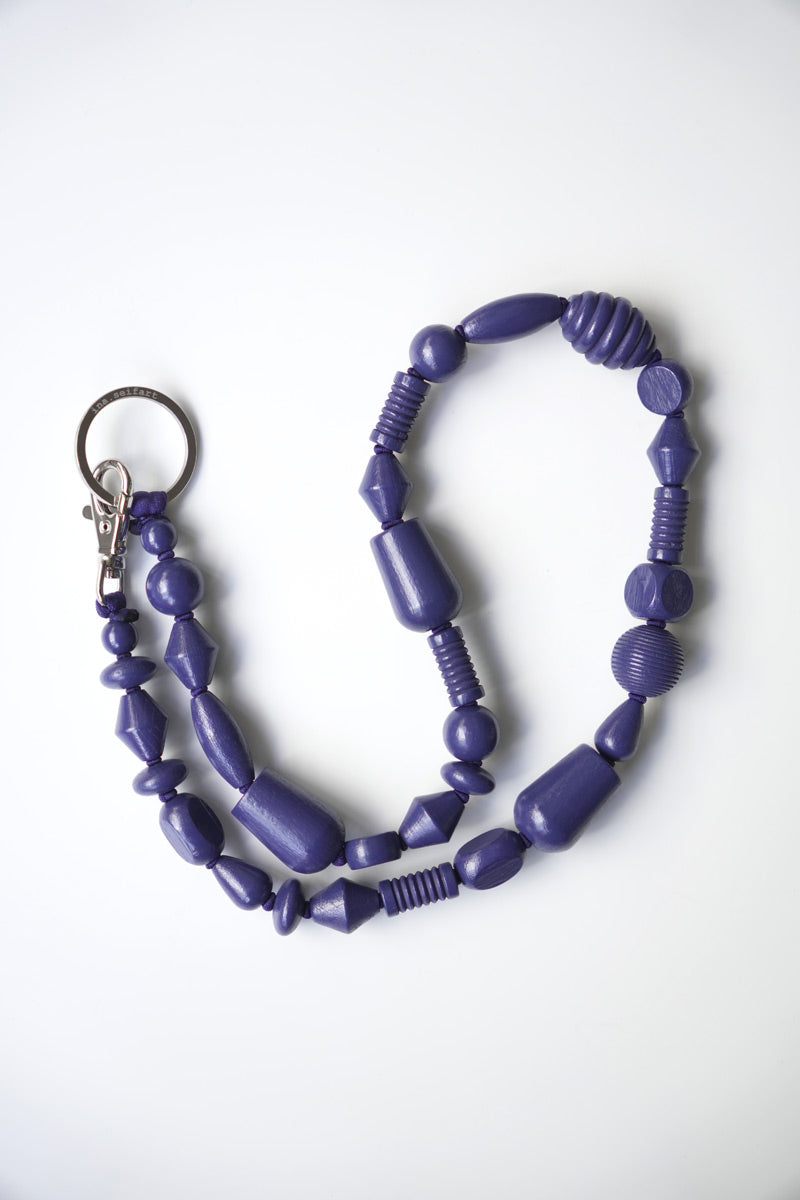 INA SEIFART | PERLENMIX LONG KEYHOLDER / BLUEBERRY ウッドビーズ