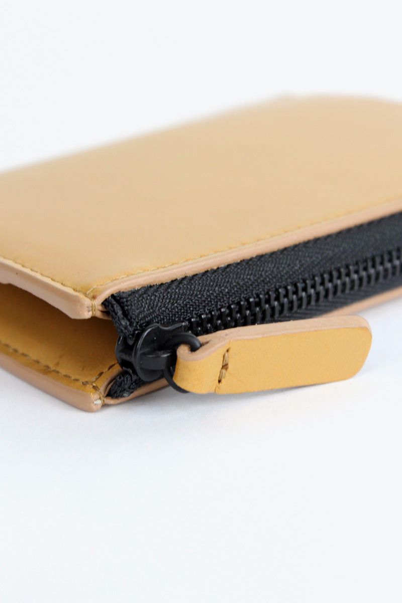 COMMON PROJECTS | ZIPPER WALLET 9179 / TAN 1302 – STOCK