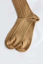 Load image into Gallery viewer, COMFORT COTTON RIB HI-SOCKS / CARAMEL