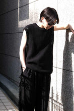 Load image into Gallery viewer, LILY YARN MESH KNIT VEST / BLACK