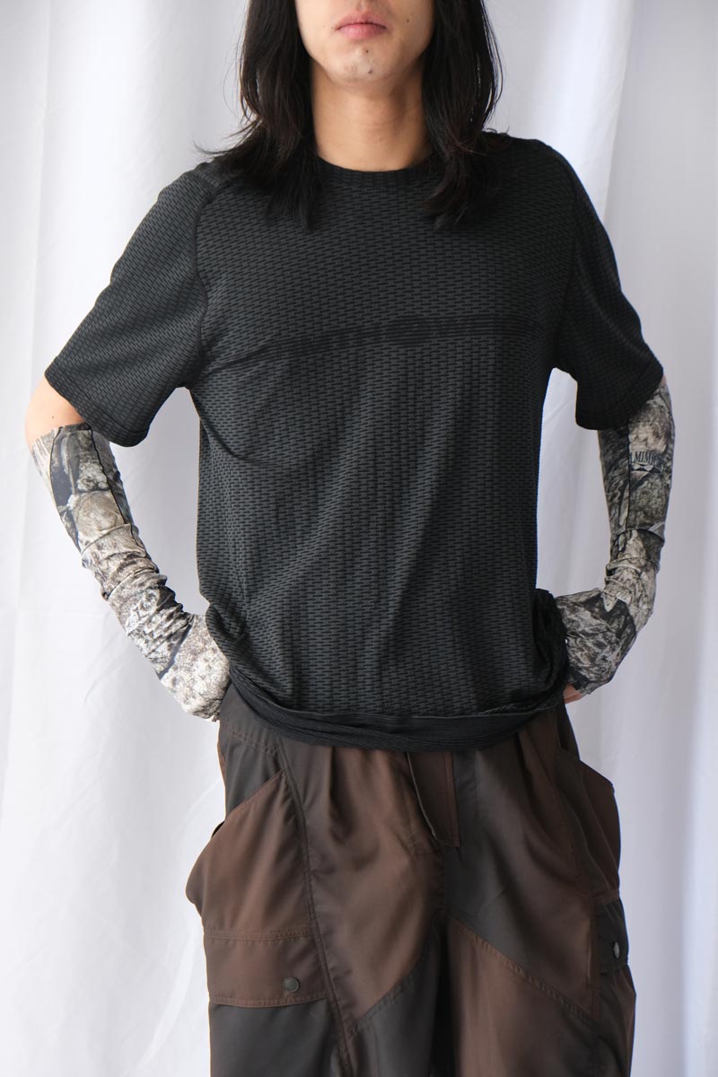 HIVEE DRYARN® LIGHTWEIGHT SEAMLESS T-SHIRT / BLACK