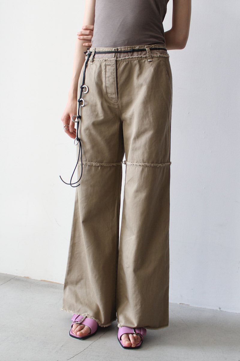 COTTON DYED TWILL KNEE SWITCHING CHINOS / CAMEL