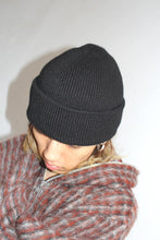 Load image into Gallery viewer, KNIT HAT / BLACK RUSTIC MERINO