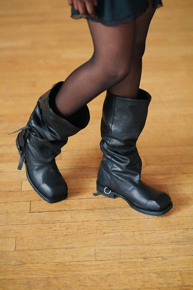 HIGH ENGINE BOOT / BLACK TENSILE CATTLE HIDE