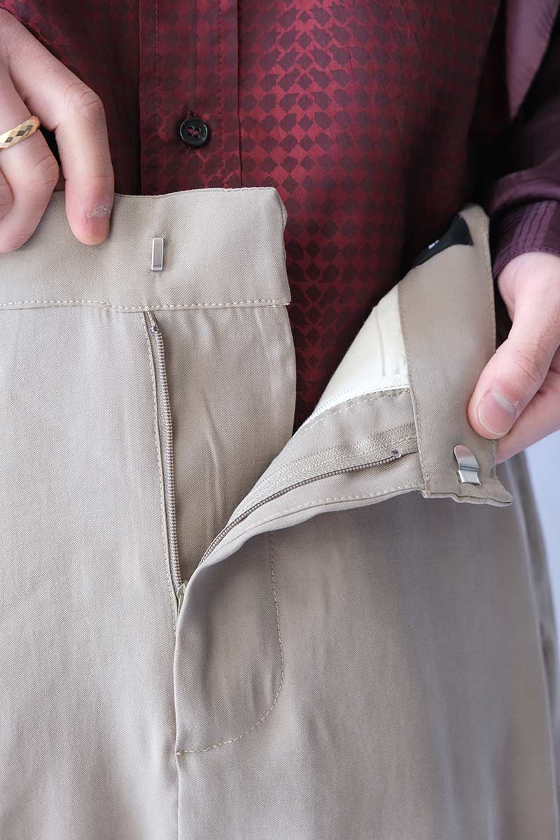 TWISTED TAILORED TROUSER / BEIGE