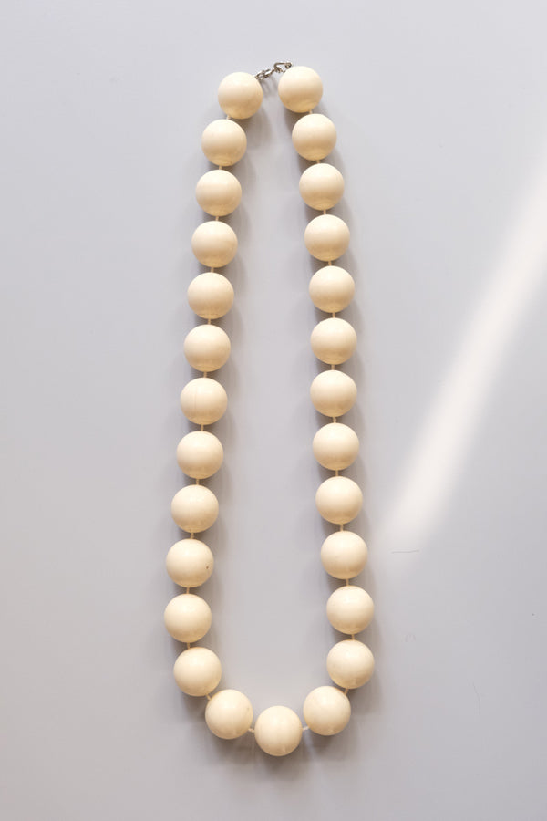 RESIN NECKLACE / BEIGE