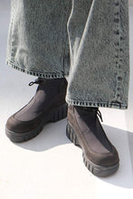 Load image into Gallery viewer, 492 | PLATFORM BOOTS [USED]