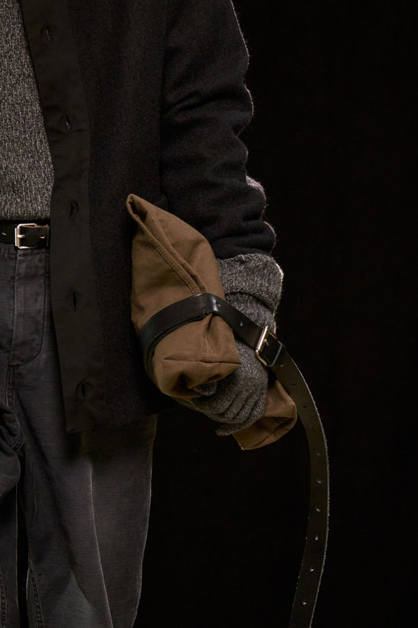 WRAP BAG / DUST MOSS KURA CANVAS [Expected to arrive in Autumn/Winter 2026]