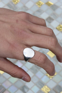 SIGNET RING OVAL HAMMERED /  STERLING SILVER