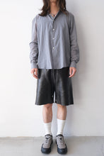 画像をギャラリービューアに読み込む, LEATHER-ISH SWEAT SHORTS / BLACK LEATHER