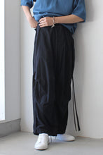Load image into Gallery viewer, RECYCLING NYLON PARACHUTE PANTS / BLACK [20%OFF]