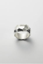Load image into Gallery viewer, RAUK RING NARROW / CARVED SILVER