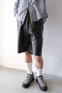 LEATHER-ISH SWEAT SHORTS / BLACK LEATHER