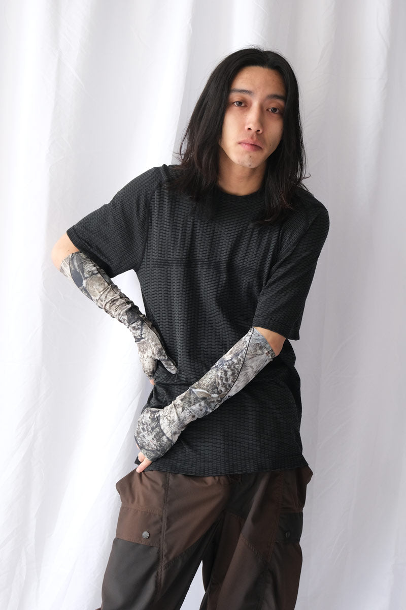 HIVEE DRYARN® LIGHTWEIGHT SEAMLESS T-SHIRT / BLACK