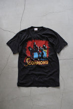 Load image into Gallery viewer, 80&#39;S SCORPIONS S/S T-SHIRT [DEADSTOCK/NOS]