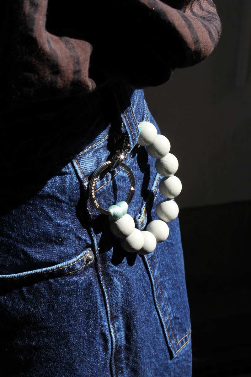 DICKE PERLEN SHORT KEYHOLDER / LIGHTGREY