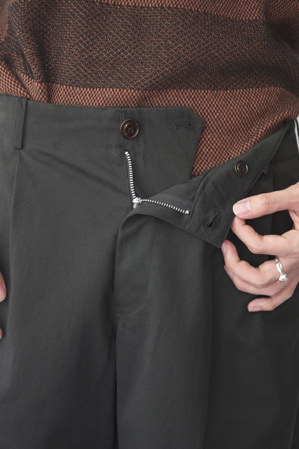 PONTE SHORTS / STUDIO BLACK MICRO CANVAS