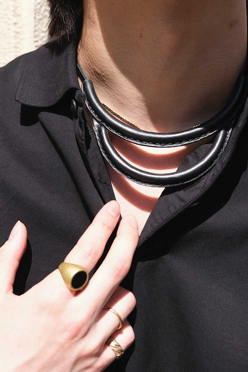 ARC LEATHER NECKLACE / BLACK