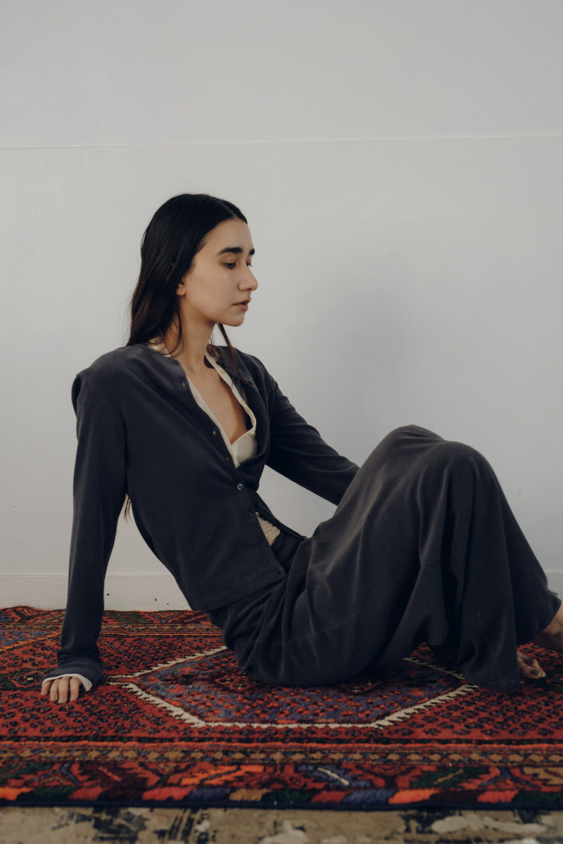 HIGH GAUGE PILE TIGHT HEM CARDIGAN / CHARCOAL