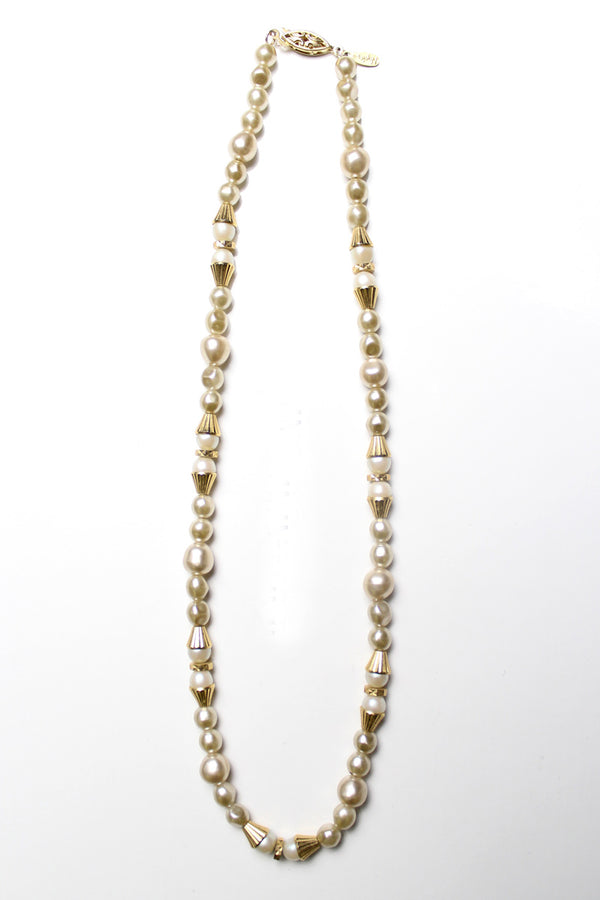 PEARL NECKLACE / GOLD