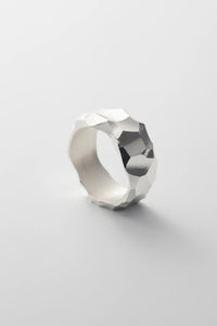 RAUK RING NARROW / CARVED SILVER