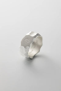RAUK RING NARROW / CARVED SILVER