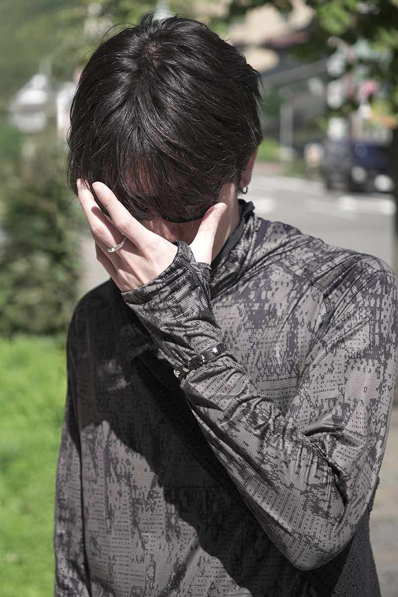 LAKI MELTED PRINT UV HOODIE / OLIVE