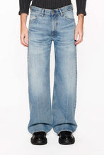 画像をギャラリービューアに読み込む, SHAKE JENAS / LIGHT BLUE CREASE