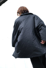 Load image into Gallery viewer, TRIANGLE COAT-LACQUED / BLACK