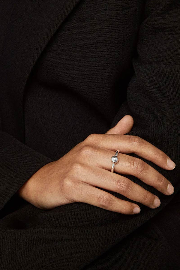 PEARL RING ONE / POLISHED SILVER