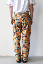 Load image into Gallery viewer, CARGO TROUSERS / ORANGE CAMO