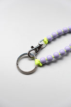 Load image into Gallery viewer, PERLEN LONG KEYHOLDER / LILAC-NEONYELLOW