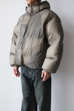 Load image into Gallery viewer, SMOOTH DOWN JACKET / TAUPE