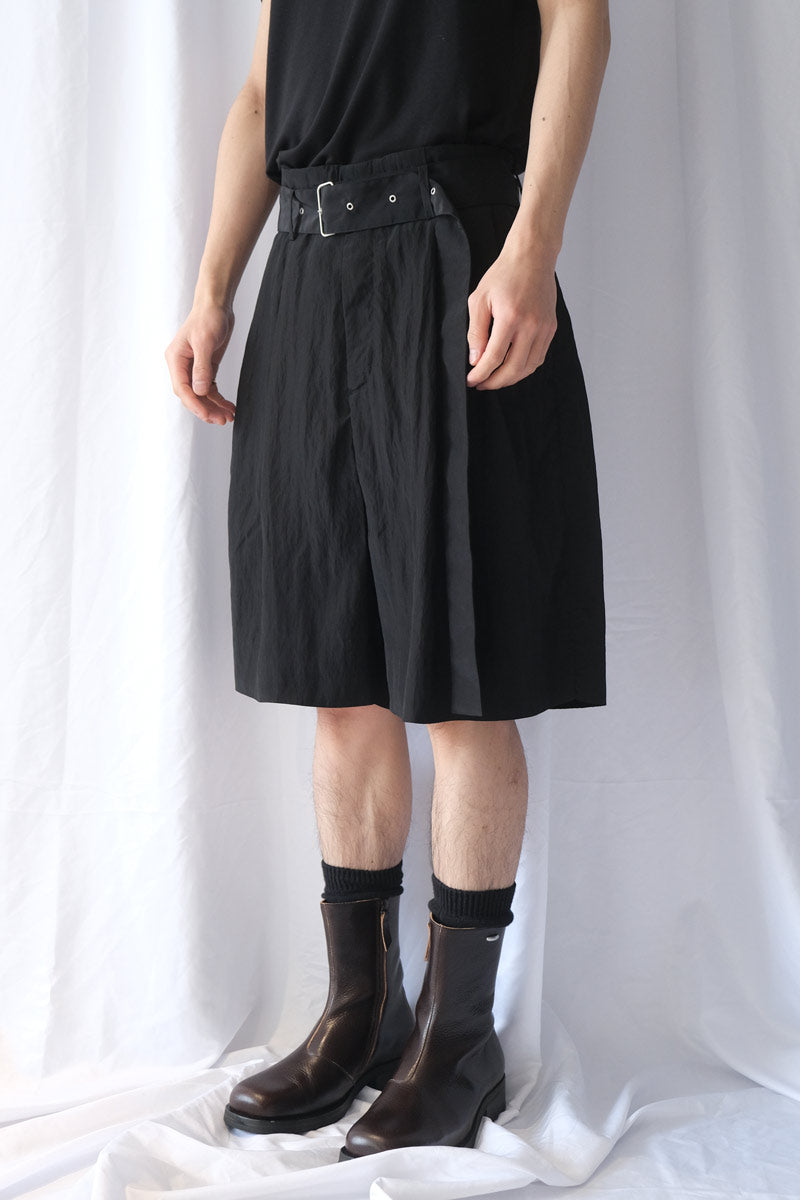 VISCOSE WASHER 2TUCK BELTED SHORTS / BLACK