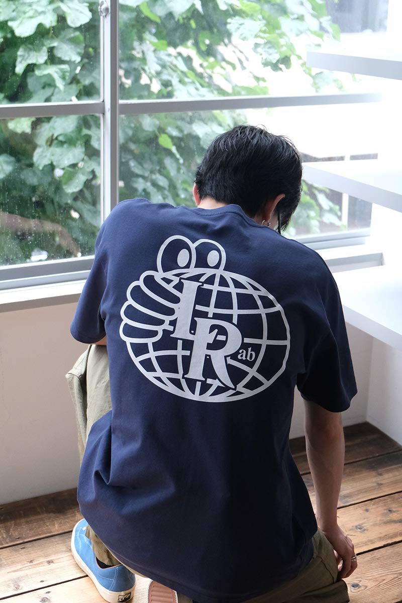 ATRAS MONOGRAM TEE / DRESS BLUE