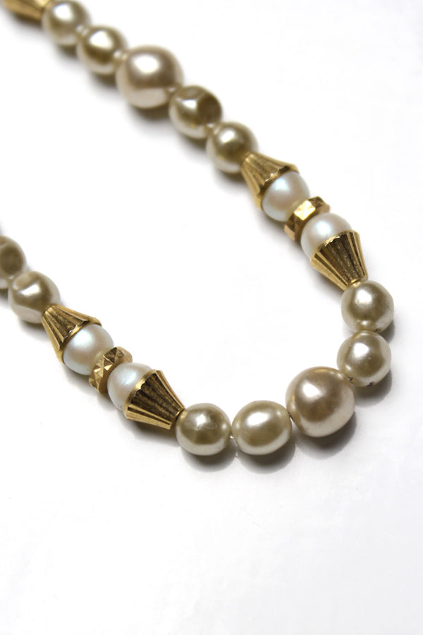 PEARL NECKLACE / GOLD