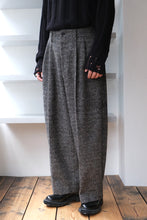 Load image into Gallery viewer, WOOL JACQUARD WIDE TUCK PANTS / LEOPARD