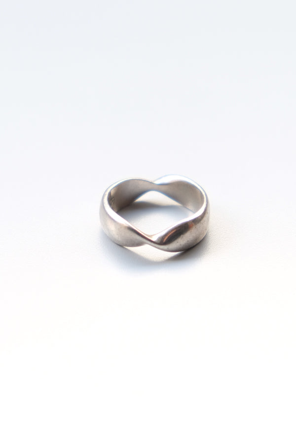 GEORG JENSEN | MODEL NUMBER 309 DESIGNED BY 'KIM NAVER' STERLING SILVER RING / SILVER