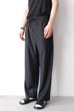 画像をギャラリービューアに読み込む, S17 NO.288 FINE WOOL DRAWSTRING TROUSERS / BLACK HERRINGBONE [金沢店]