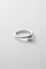 Load image into Gallery viewer, PEARL RING ONE / POLISHED SILVER
