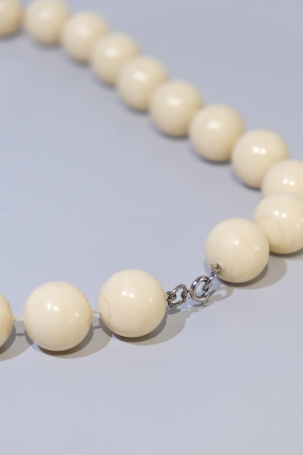RESIN NECKLACE / BEIGE