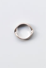 Load image into Gallery viewer, MODEL NUMBER 309 DESIGNED BY &#39;KIM NAVER&#39; STERLING SILVER RING / SILVER