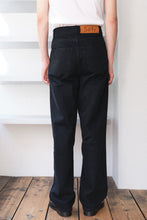 Load image into Gallery viewer, WIDE CUT JEANS / BLACK WASH