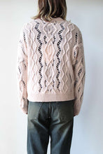 Load image into Gallery viewer, CABLE SONAR ROUNDNECK / DELICATE PINK FISHERMAN WOOL