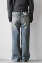 Load image into Gallery viewer, SKID JEANS / MID BLUE DIRTY