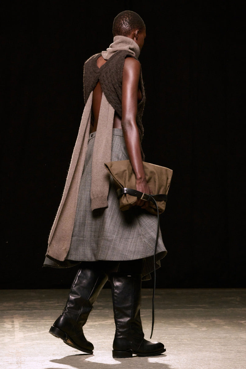 WRAP BAG / DUST MOSS KURA CANVAS [Expected to arrive in Autumn/Winter 2026]